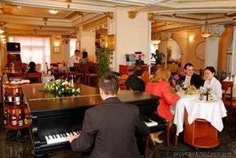 Hotel Granata คลูจ-นาโปกา ภายนอก รูปภาพ