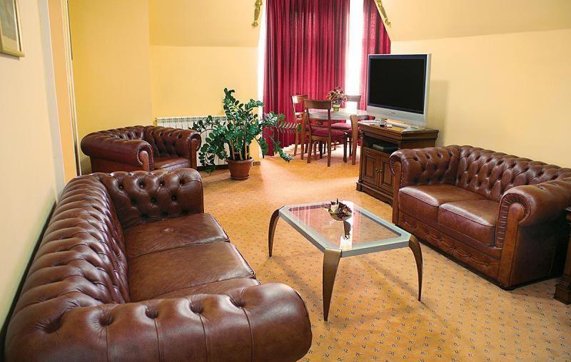Hotel Granata คลูจ-นาโปกา ภายนอก รูปภาพ